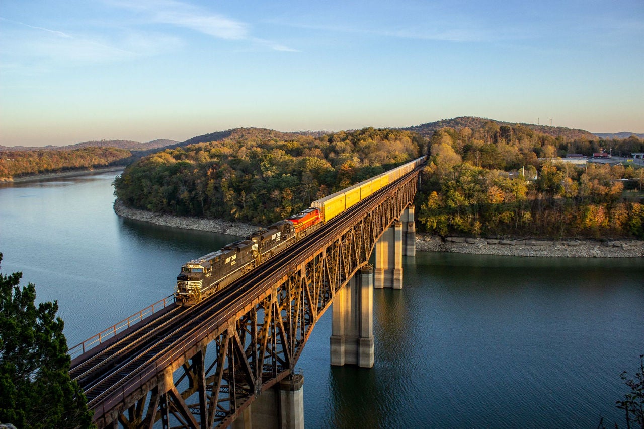 Norfolk Southern Multilevel Train – Cumberland River Bridge; Burnside, Kentucky