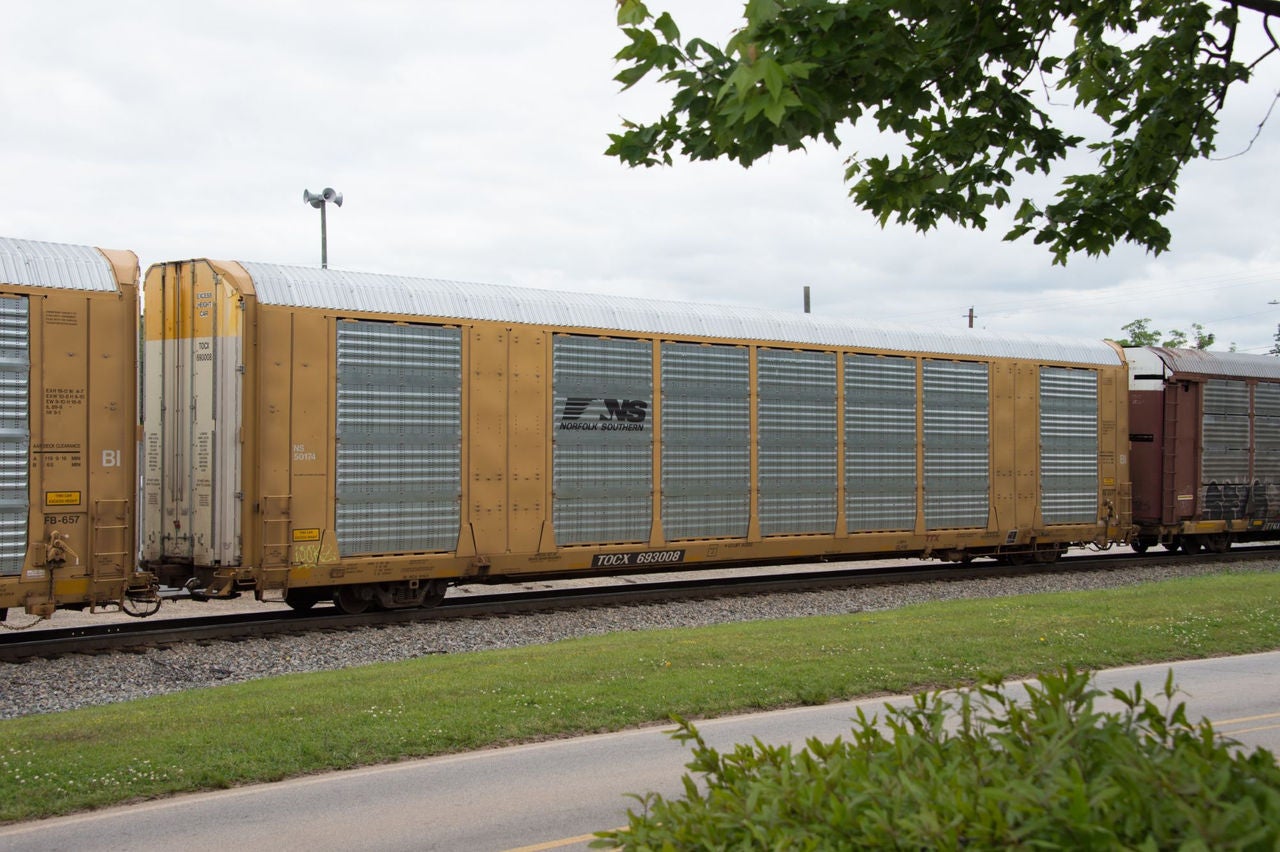 Norfolk Southern Auto Racks Loaded with Vehicles; Stockbridge, Georgia