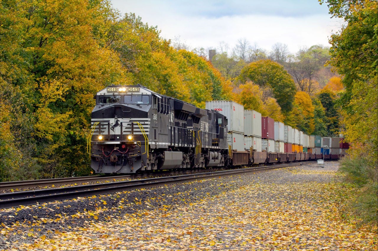 Norfolk Southern Intermodal Train; Tyrone, Pennsylvania