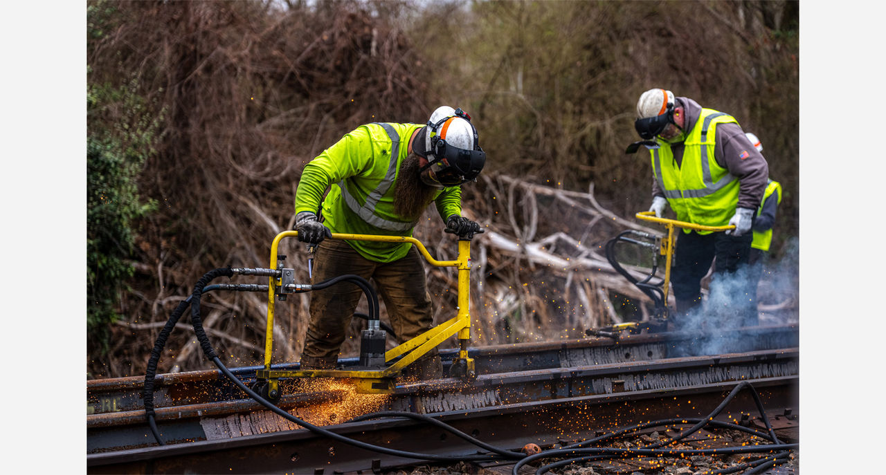 R3 Dual Rail Gang at work
